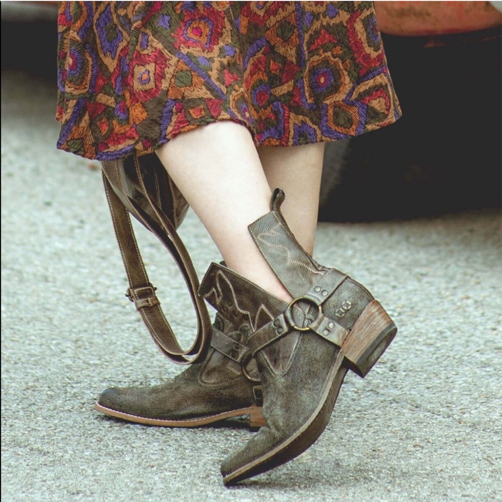 Bed Stu Canada taupe leather Western V-cut bootie